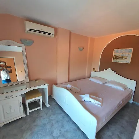 Family Paros 2 2* 포마리