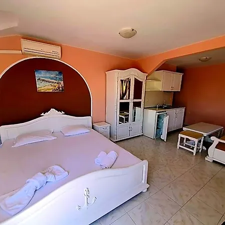 Family Paros 2 Hotel 2*