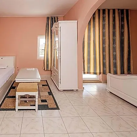 Hotel Family Paros 2 2*